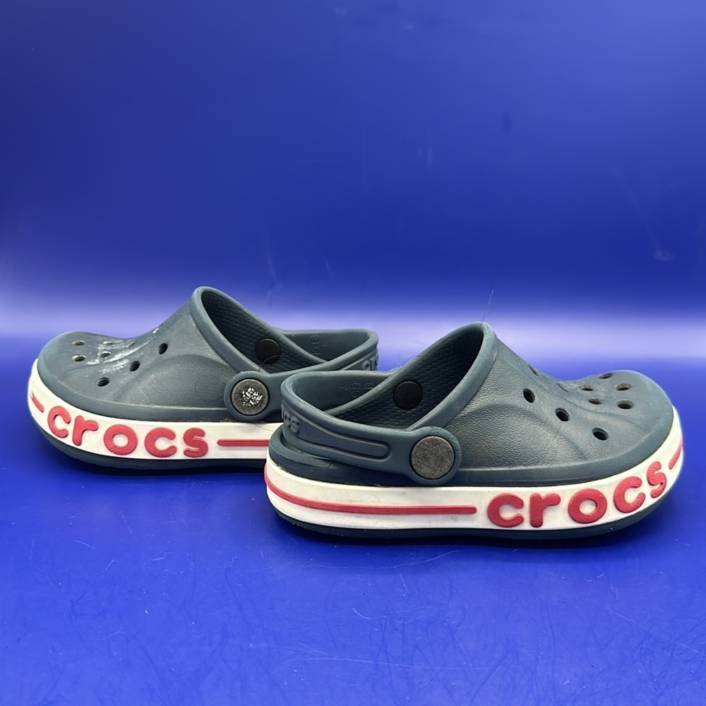 Crocs Slip Resistant Clogs Shoes Blue/White w/Red Stripe Youth Size 9 - Picture 3 of 9